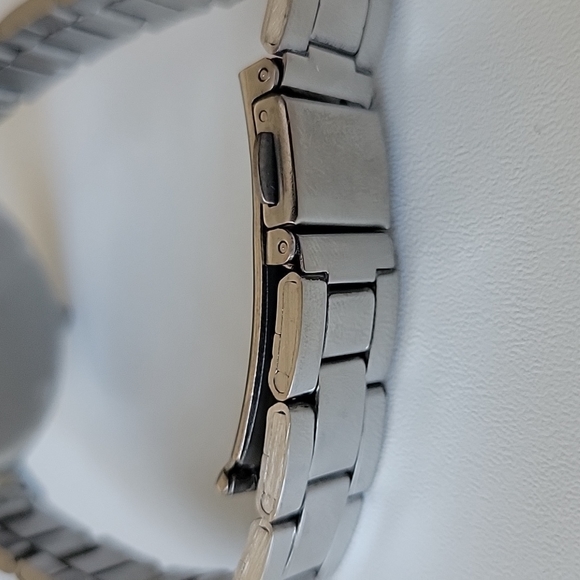 Watch - Picture 2 of 3